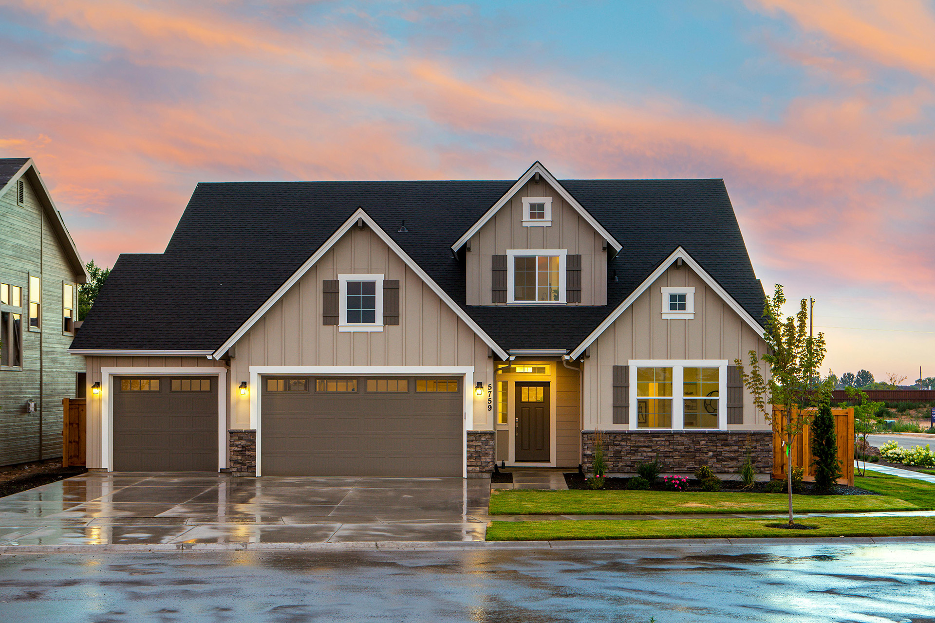 A home that shows beautiful house curb appeal